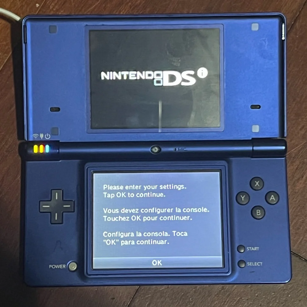 Nintendo DSi Midnight Blue Console, Games, & Carrying Case